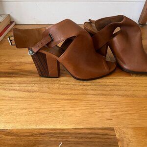 Arturo Chiang Chunkie Heel Sandals